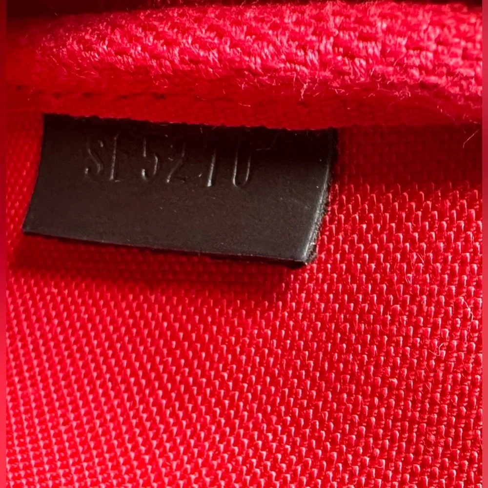 LOUIS VUITTON Damier Ebene Mini Pochette - Picture 9 of 9